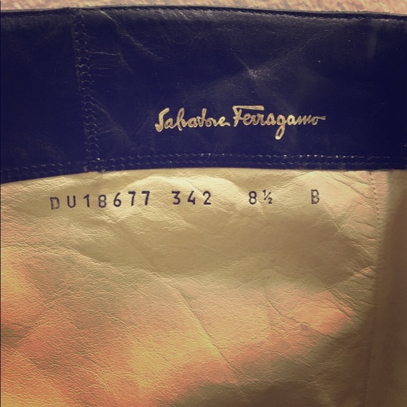 Salvatore Feragamo riding boots - Picture 2 of 3